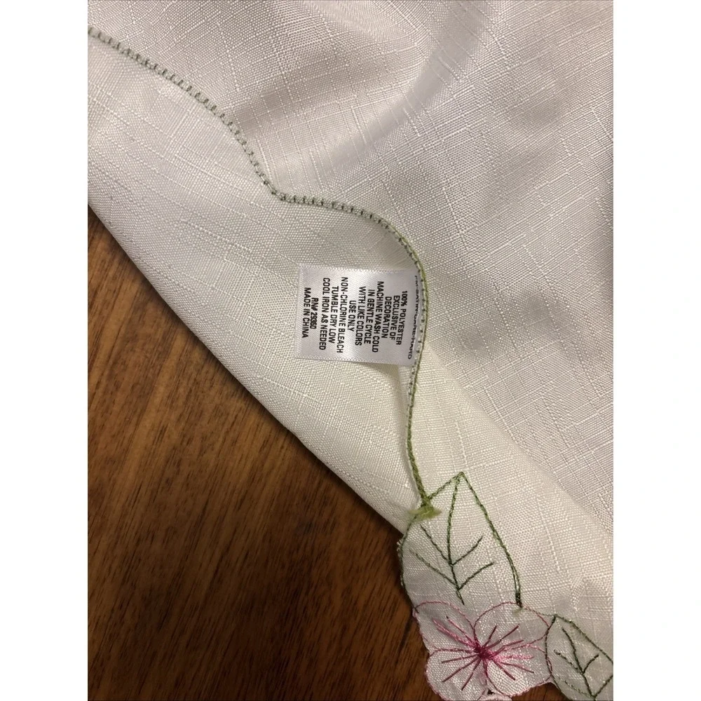 Embroidered Easter Table Cloth Poly Satin Daffodils Easter Eggs 58